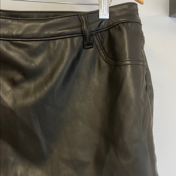 Celebrity Pink Black Faux Leather Skort Pockets Sz XXL - Picture 3 of 8